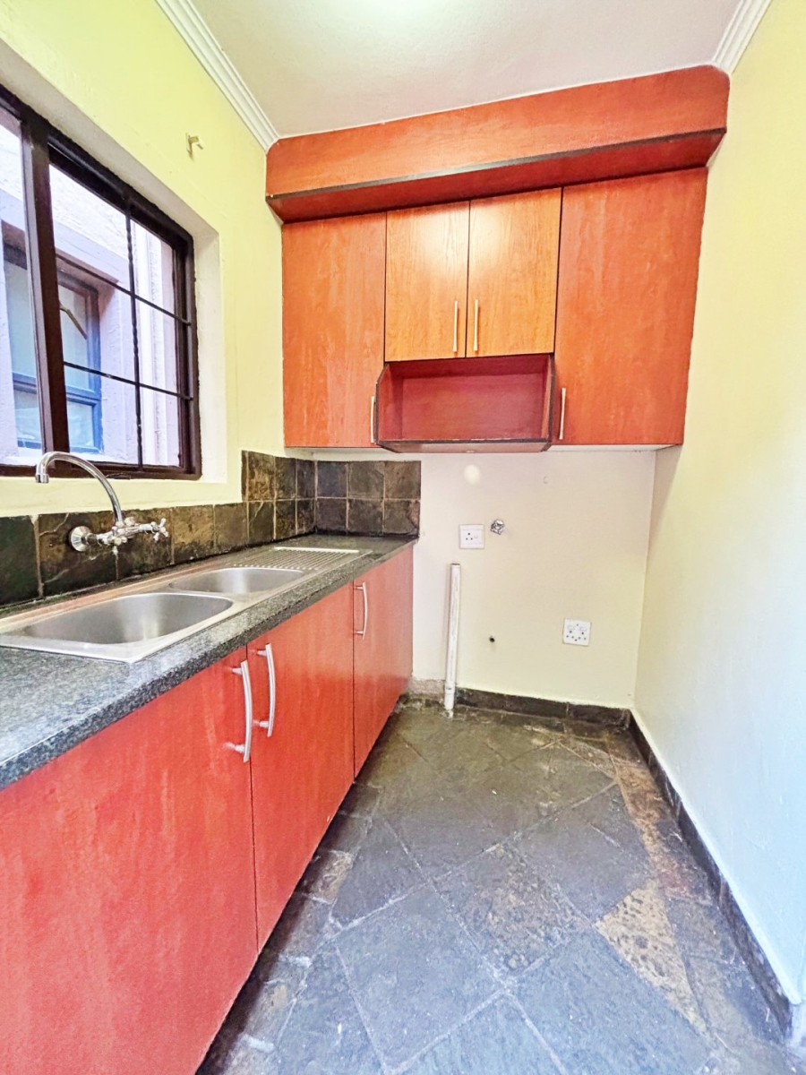 5 Bedroom Property for Sale in Amberfield Crest Estate Gauteng