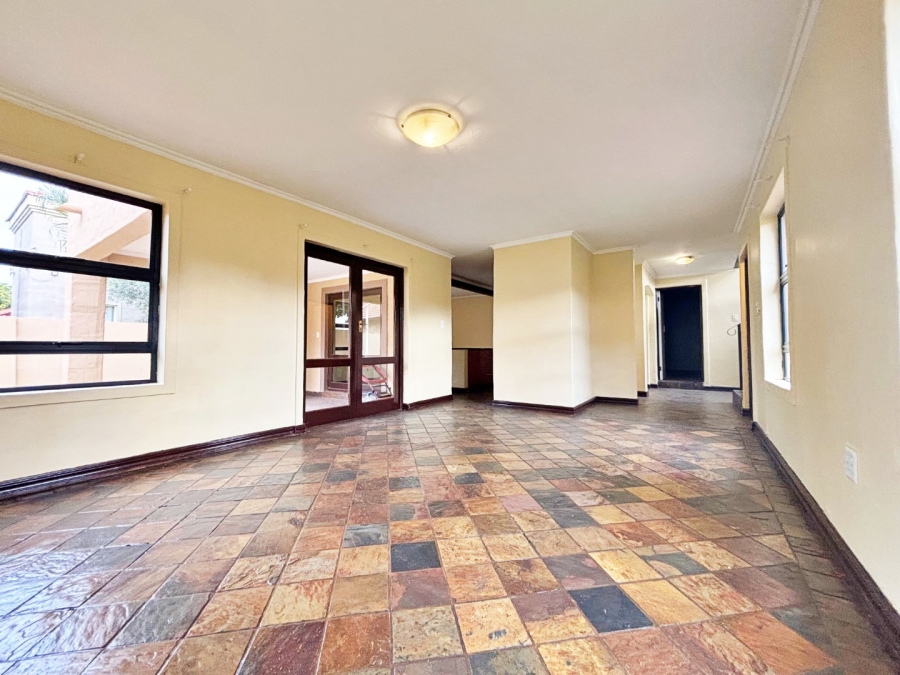 5 Bedroom Property for Sale in Amberfield Crest Estate Gauteng