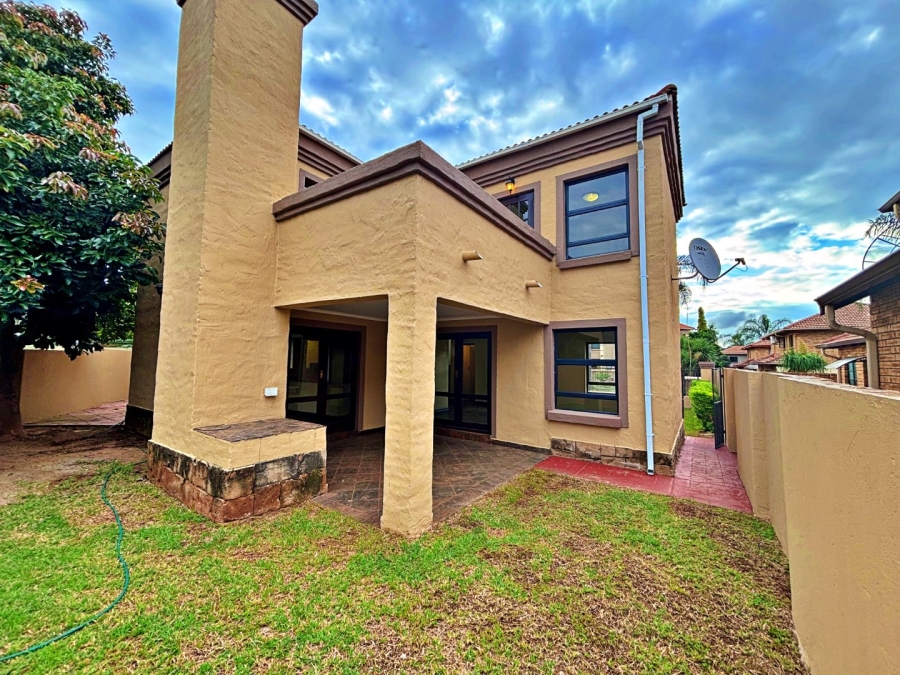 5 Bedroom Property for Sale in Amberfield Crest Estate Gauteng