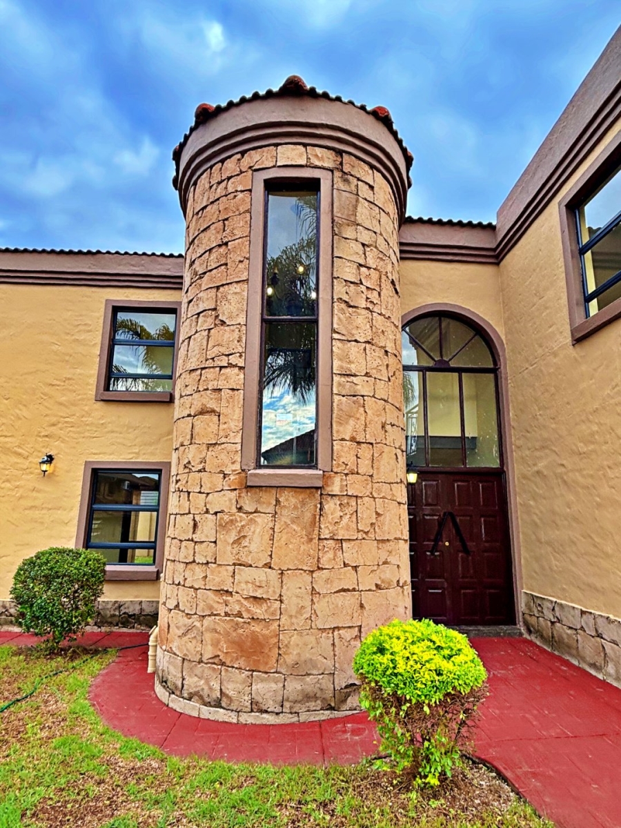 5 Bedroom Property for Sale in Amberfield Crest Estate Gauteng