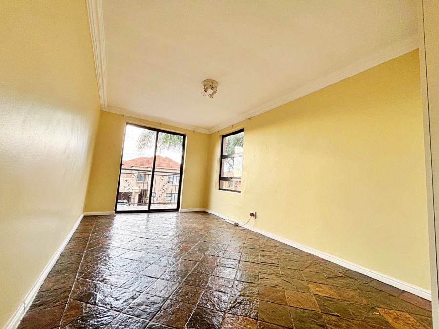 5 Bedroom Property for Sale in Amberfield Crest Estate Gauteng