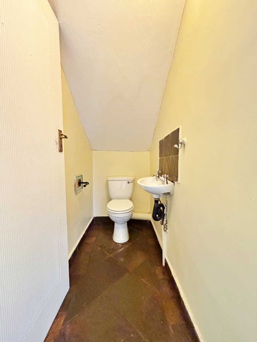 5 Bedroom Property for Sale in Amberfield Crest Estate Gauteng