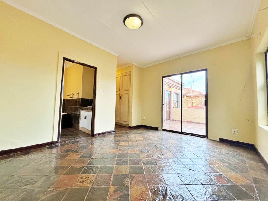 5 Bedroom Property for Sale in Amberfield Crest Estate Gauteng