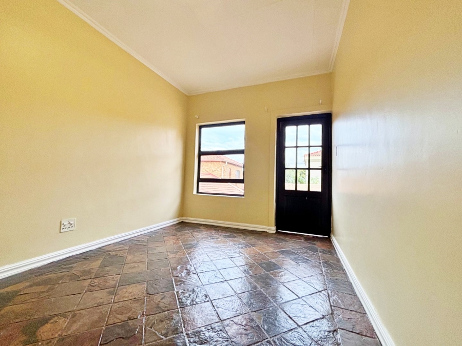 5 Bedroom Property for Sale in Amberfield Crest Estate Gauteng