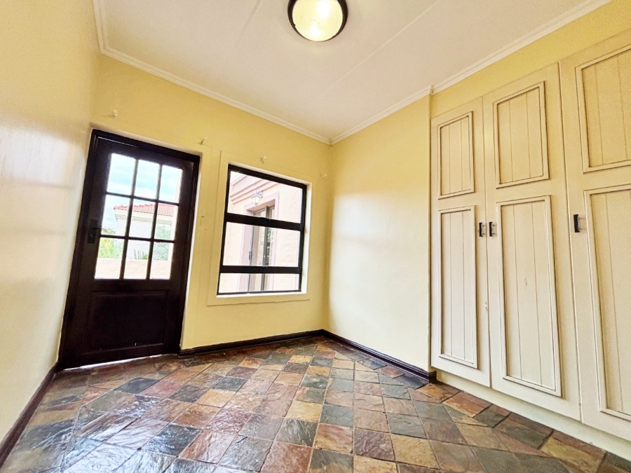 5 Bedroom Property for Sale in Amberfield Crest Estate Gauteng