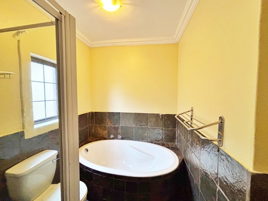 5 Bedroom Property for Sale in Amberfield Crest Estate Gauteng
