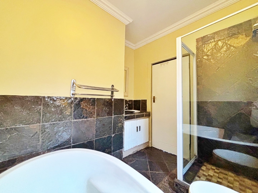 5 Bedroom Property for Sale in Amberfield Crest Estate Gauteng