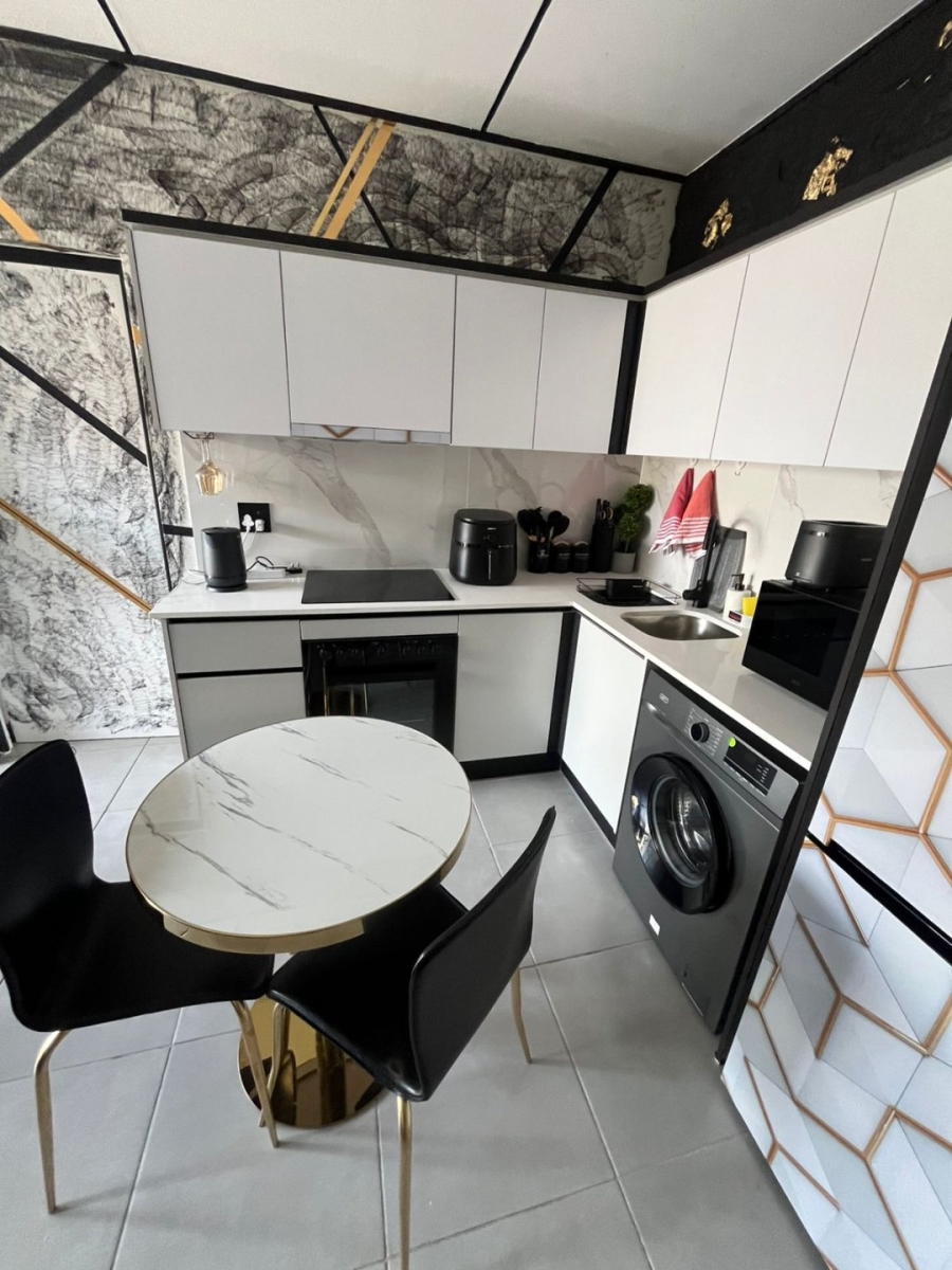 To Let 1 Bedroom Property for Rent in Waterfall View Gauteng