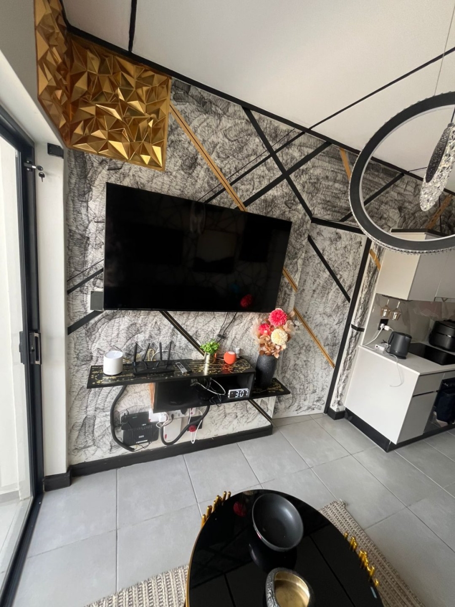 To Let 1 Bedroom Property for Rent in Waterfall View Gauteng