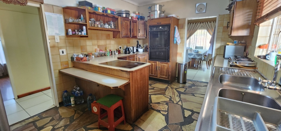To Let 5 Bedroom Property for Rent in Erasmia Gauteng
