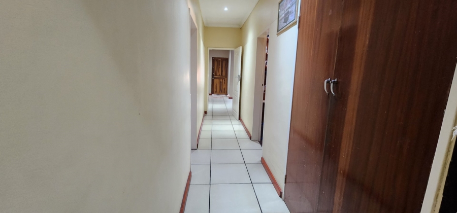 To Let 5 Bedroom Property for Rent in Erasmia Gauteng