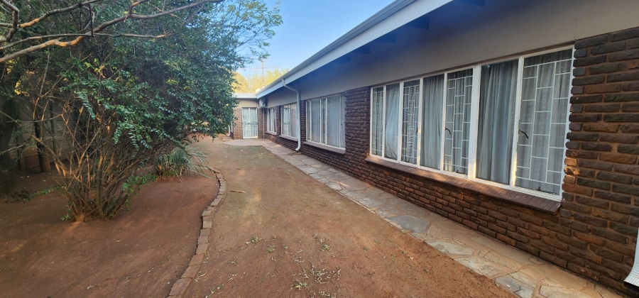 To Let 5 Bedroom Property for Rent in Erasmia Gauteng