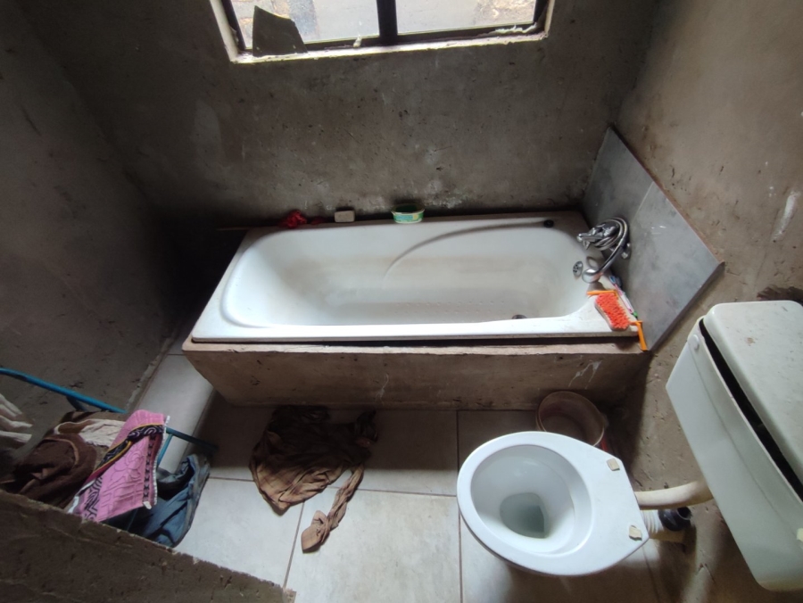 2 Bedroom Property for Sale in Etwatwa Gauteng