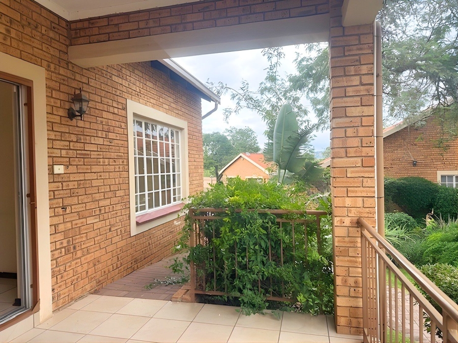 2 Bedroom Property for Sale in Wilgeheuwel Gauteng