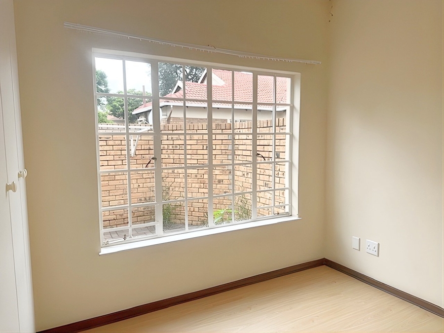 2 Bedroom Property for Sale in Wilgeheuwel Gauteng