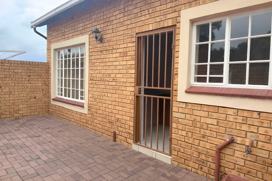 2 Bedroom Property for Sale in Wilgeheuwel Gauteng