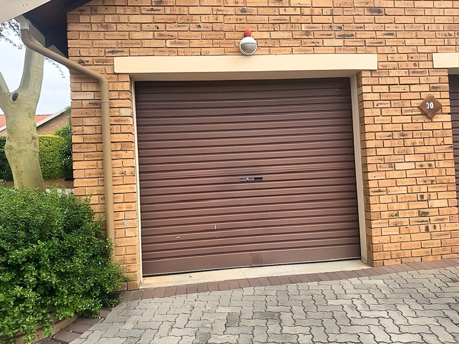 2 Bedroom Property for Sale in Wilgeheuwel Gauteng