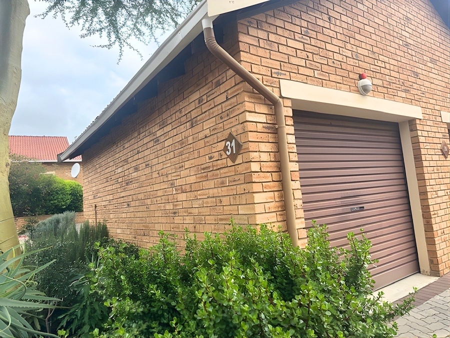 2 Bedroom Property for Sale in Wilgeheuwel Gauteng