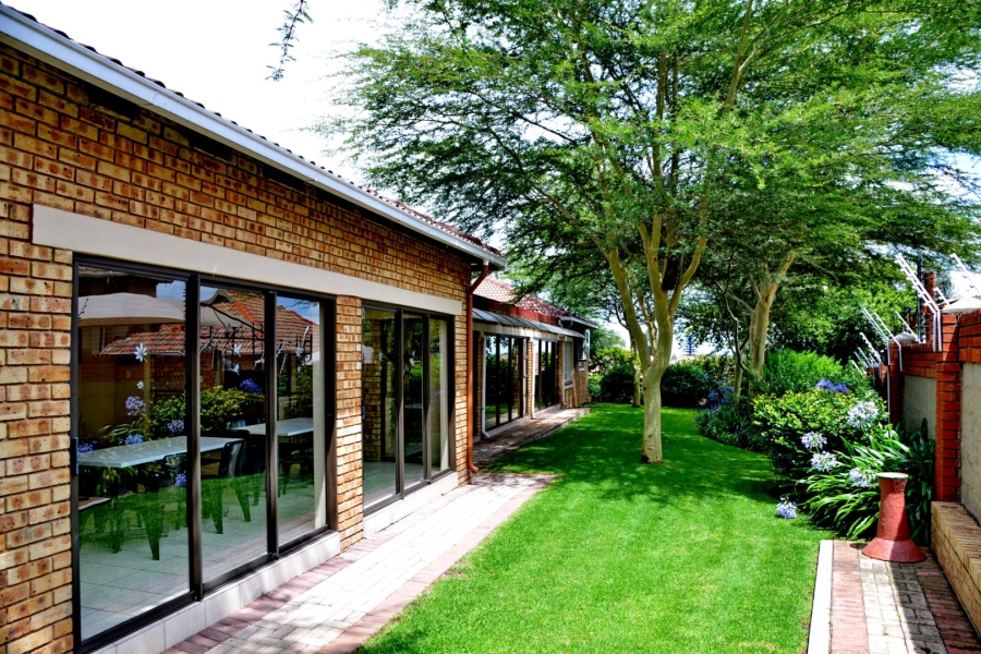 2 Bedroom Property for Sale in Wilgeheuwel Gauteng