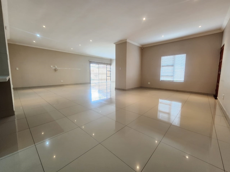 To Let 4 Bedroom Property for Rent in New Redruth Gauteng