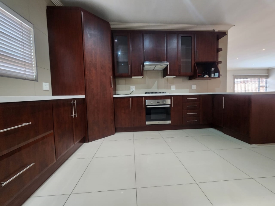 To Let 4 Bedroom Property for Rent in New Redruth Gauteng