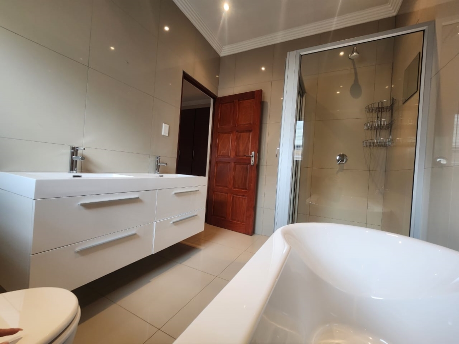 To Let 4 Bedroom Property for Rent in New Redruth Gauteng