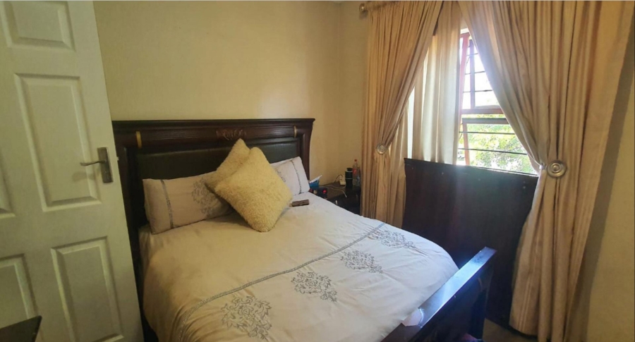 2 Bedroom Property for Sale in Maroeladal Gauteng
