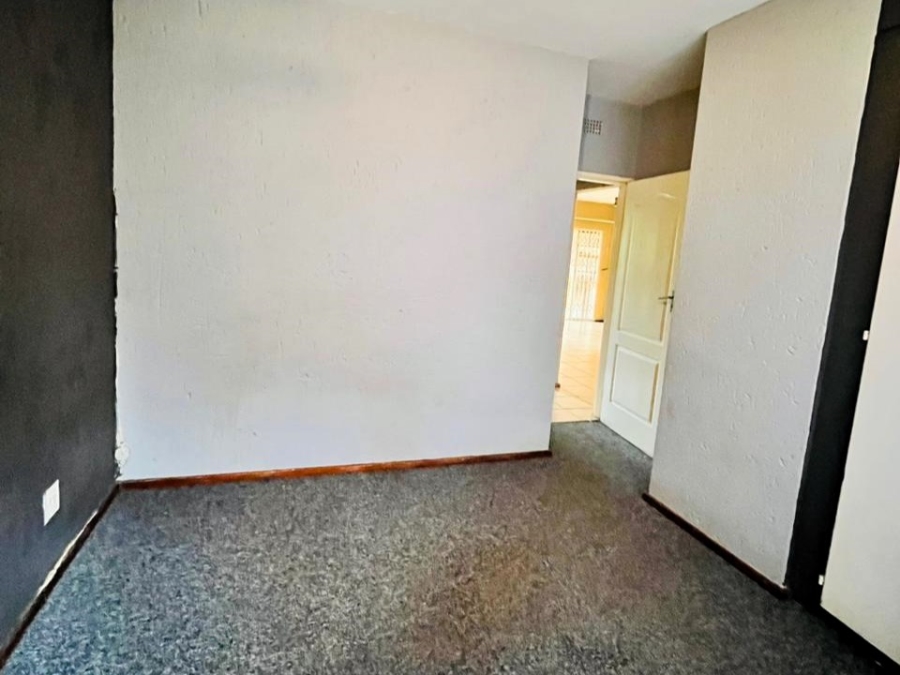 To Let 2 Bedroom Property for Rent in Windsor East Gauteng