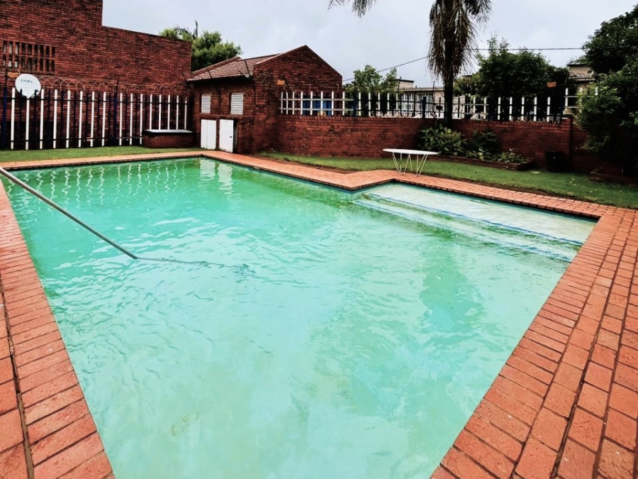 To Let 2 Bedroom Property for Rent in Windsor East Gauteng