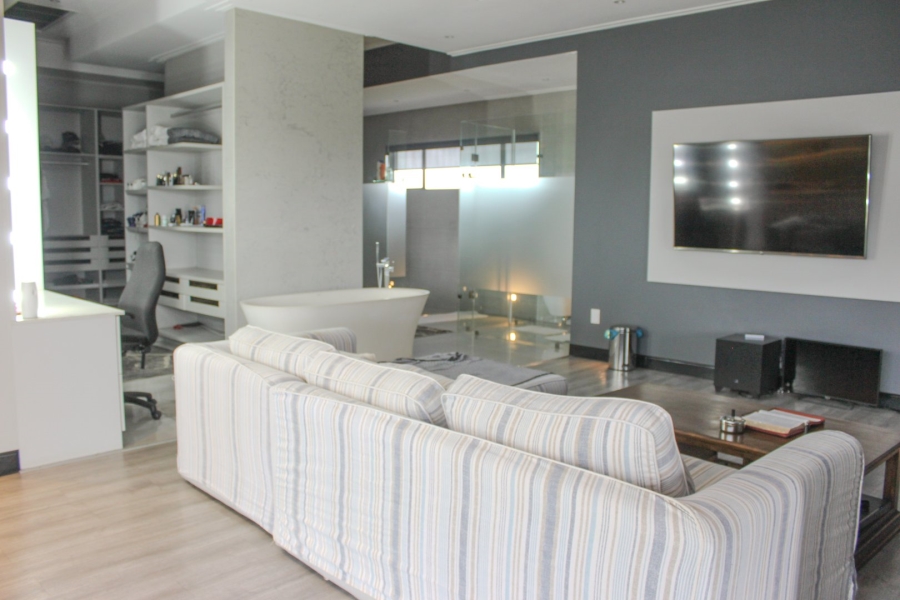 5 Bedroom Property for Sale in Midstream Ridge Gauteng