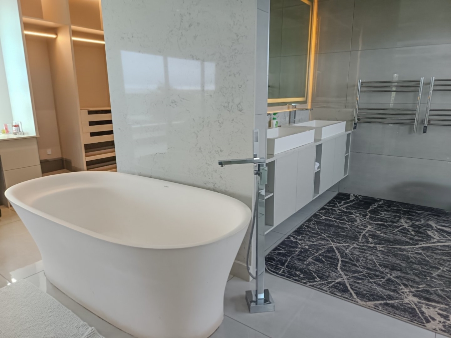 5 Bedroom Property for Sale in Midstream Ridge Gauteng