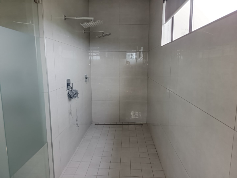 5 Bedroom Property for Sale in Midstream Ridge Gauteng