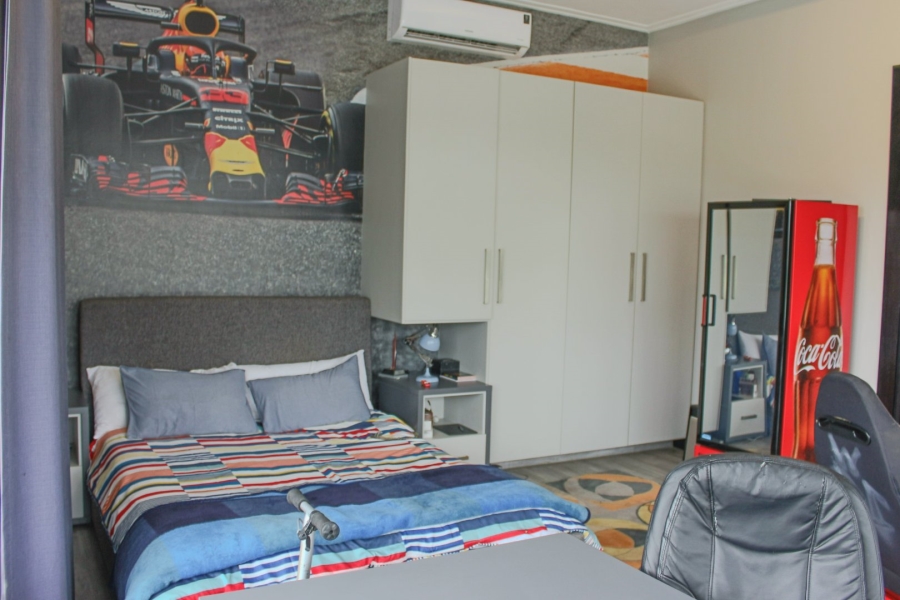 5 Bedroom Property for Sale in Midstream Ridge Gauteng