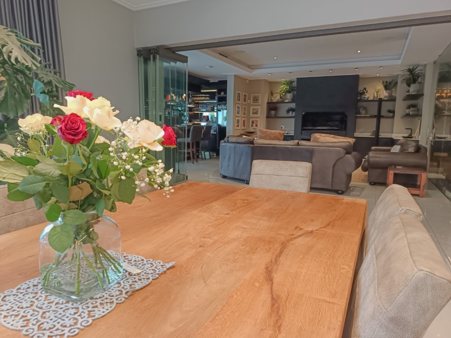 5 Bedroom Property for Sale in Midstream Ridge Gauteng