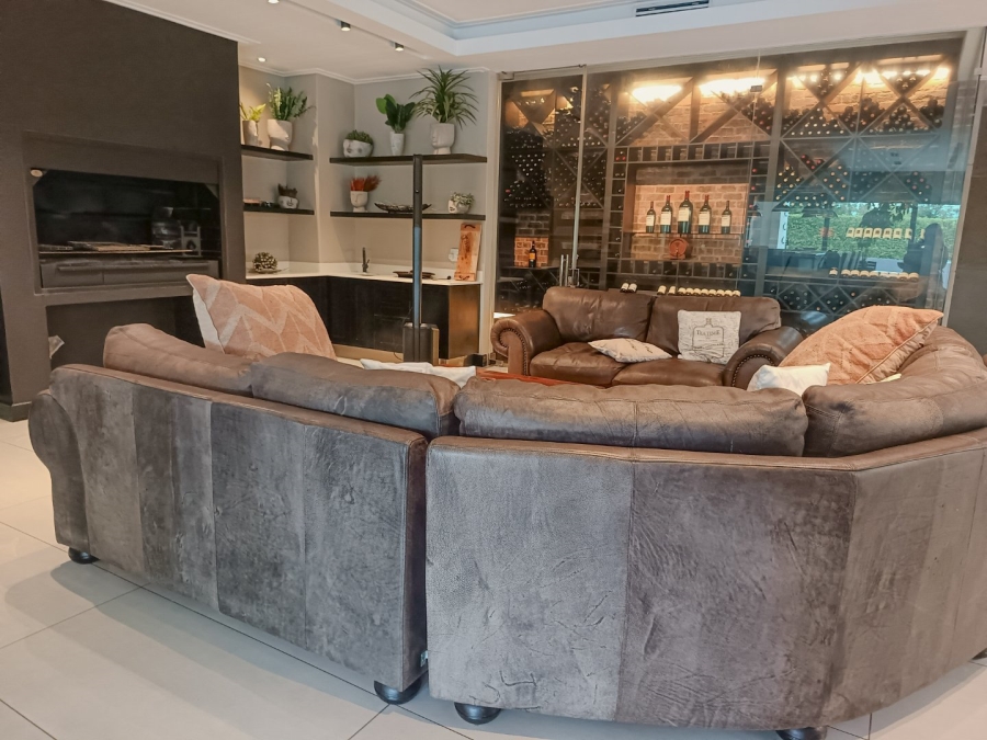 5 Bedroom Property for Sale in Midstream Ridge Gauteng