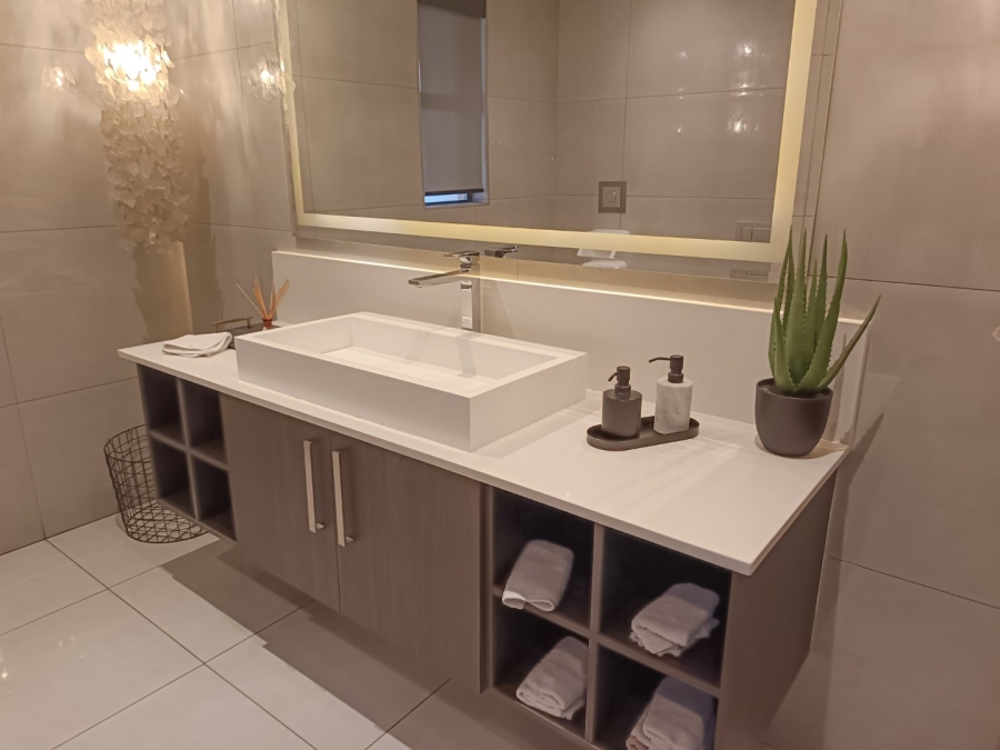 5 Bedroom Property for Sale in Midstream Ridge Gauteng