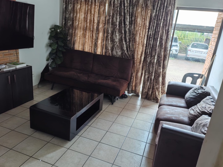 2 Bedroom Property for Sale in Dawn Park Gauteng