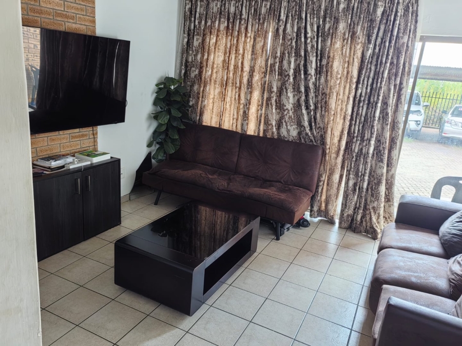 2 Bedroom Property for Sale in Dawn Park Gauteng