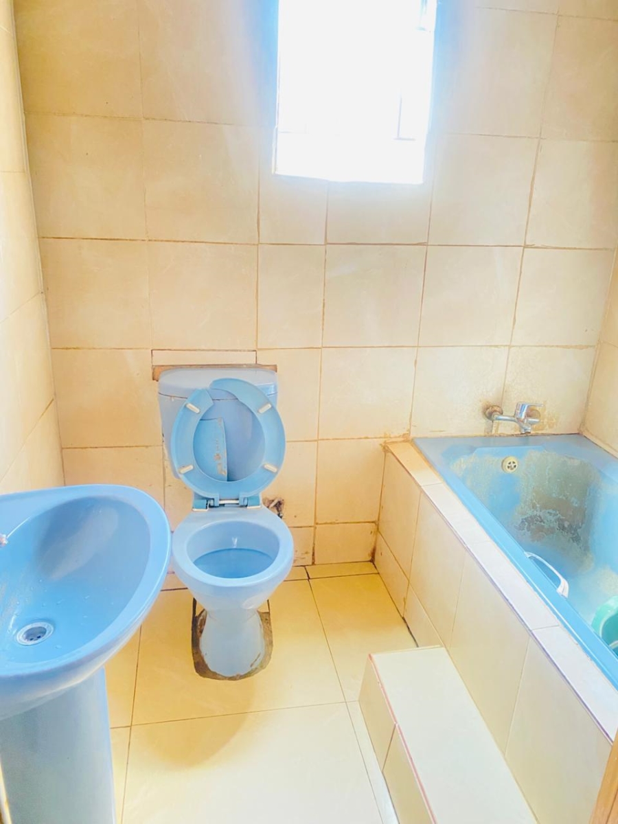 4 Bedroom Property for Sale in Zonkezizwe Gauteng