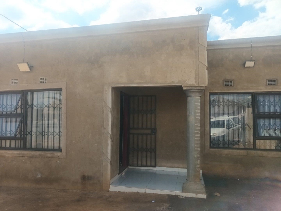 2 Bedroom Property for Sale in Zonkezizwe Gauteng