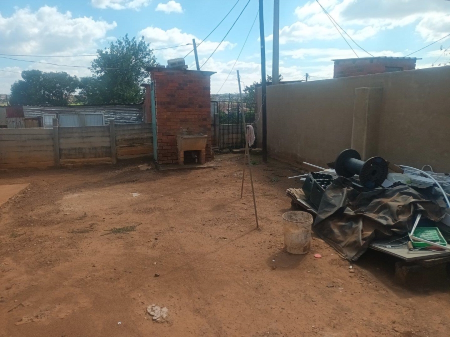 2 Bedroom Property for Sale in Zonkezizwe Gauteng
