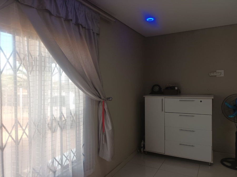 2 Bedroom Property for Sale in Zonkezizwe Gauteng