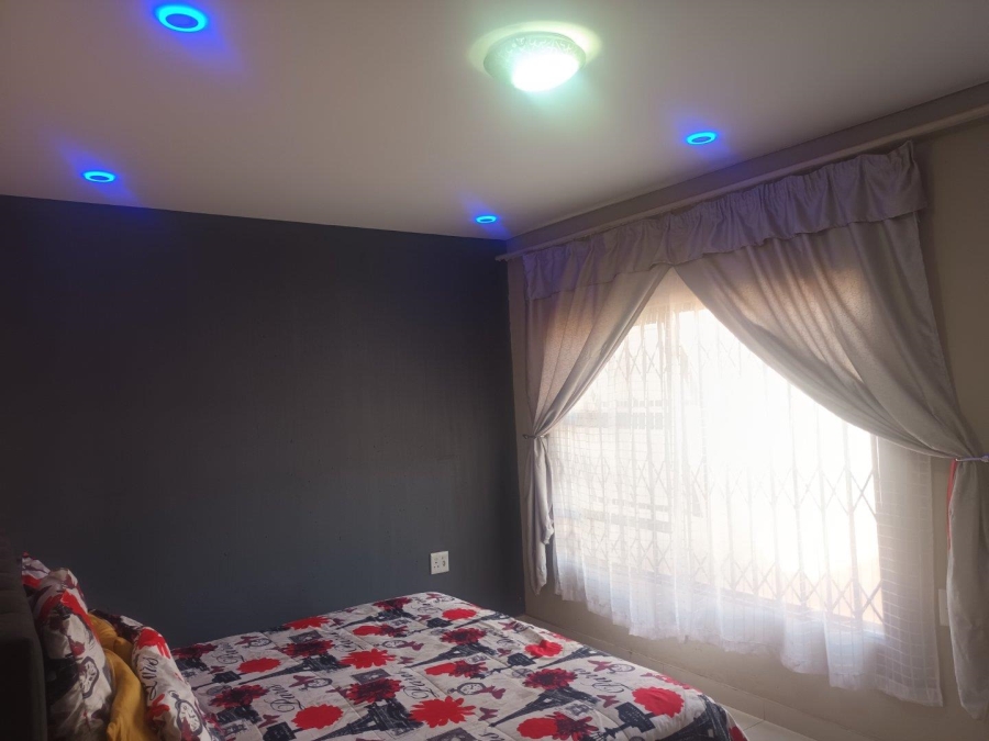 2 Bedroom Property for Sale in Zonkezizwe Gauteng