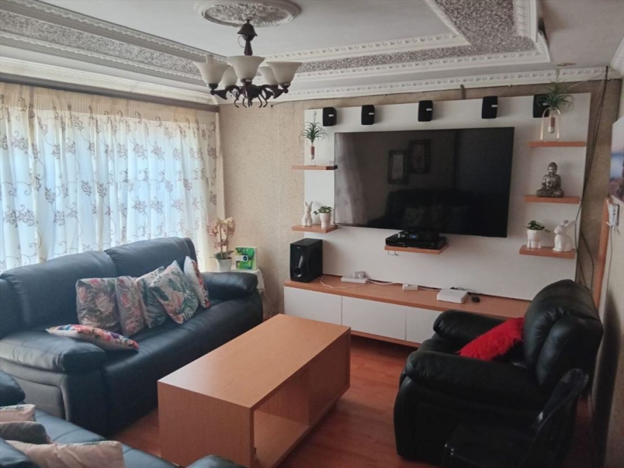 2 Bedroom Property for Sale in Ililiba Gauteng