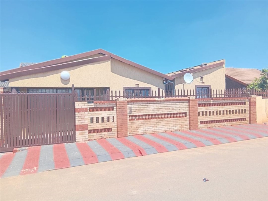 2 Bedroom Property for Sale in Ililiba Gauteng