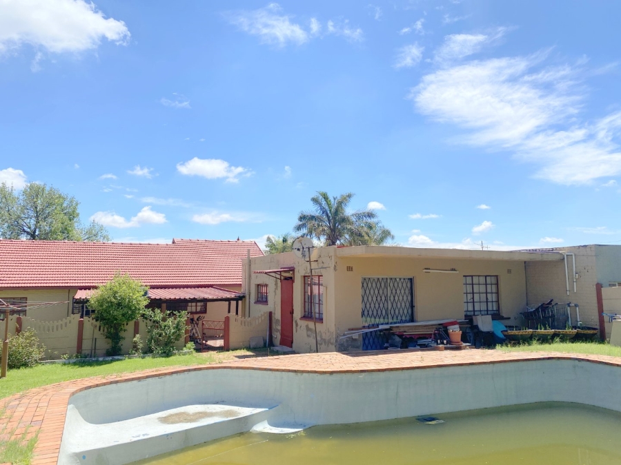 5 Bedroom Property for Sale in Illiondale Gauteng