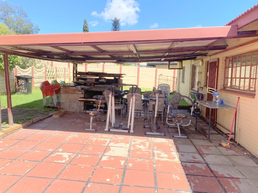 5 Bedroom Property for Sale in Illiondale Gauteng