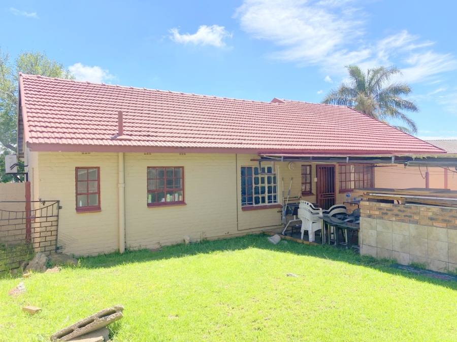 5 Bedroom Property for Sale in Illiondale Gauteng