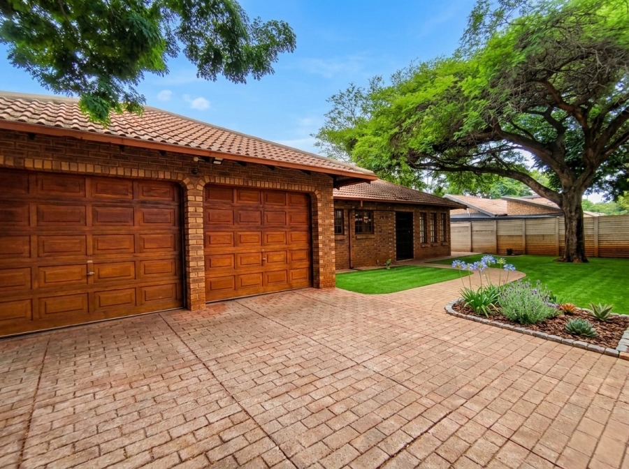 5 Bedroom Property for Sale in Doornpoort Gauteng