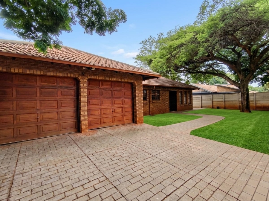 5 Bedroom Property for Sale in Doornpoort Gauteng